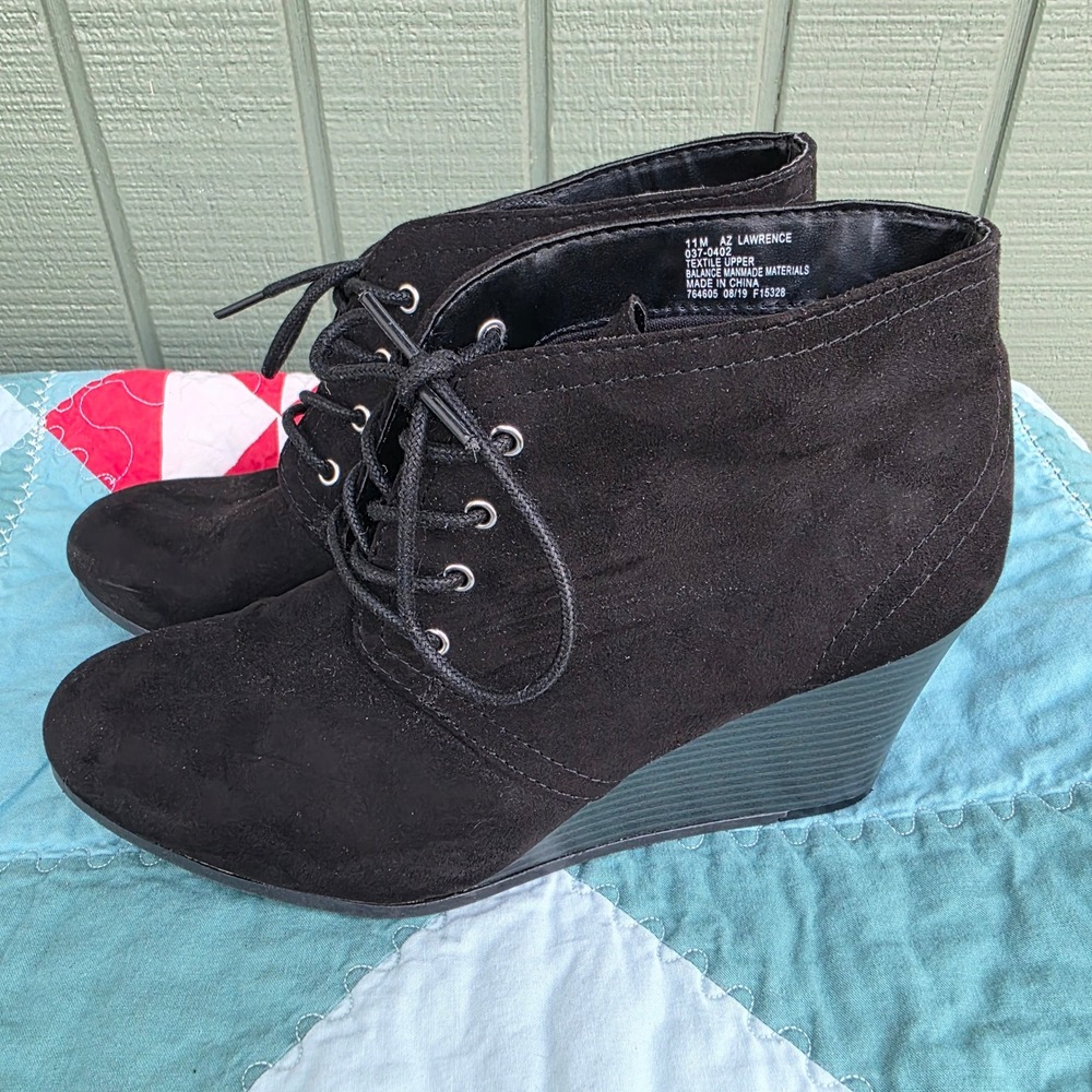 Arizona Lawrence Black Faux Suede Lace Up Wedge Booties 11M